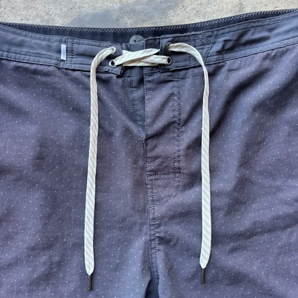 Vuori Cruise Board Shorts Men's 38 Black Gray Polka Dots Stretch Swim Trunks